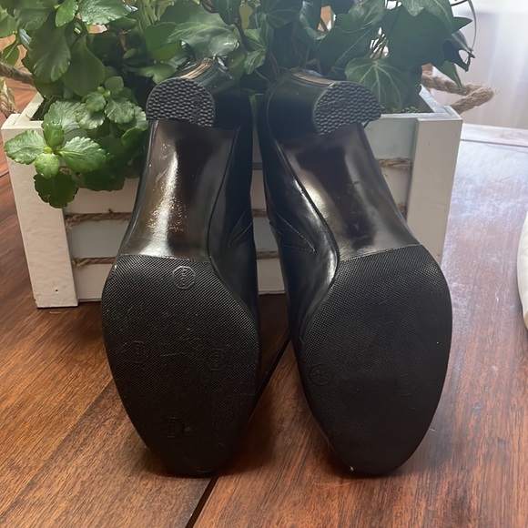 Stuart Weitzman Shoes - Picture 5 of 6